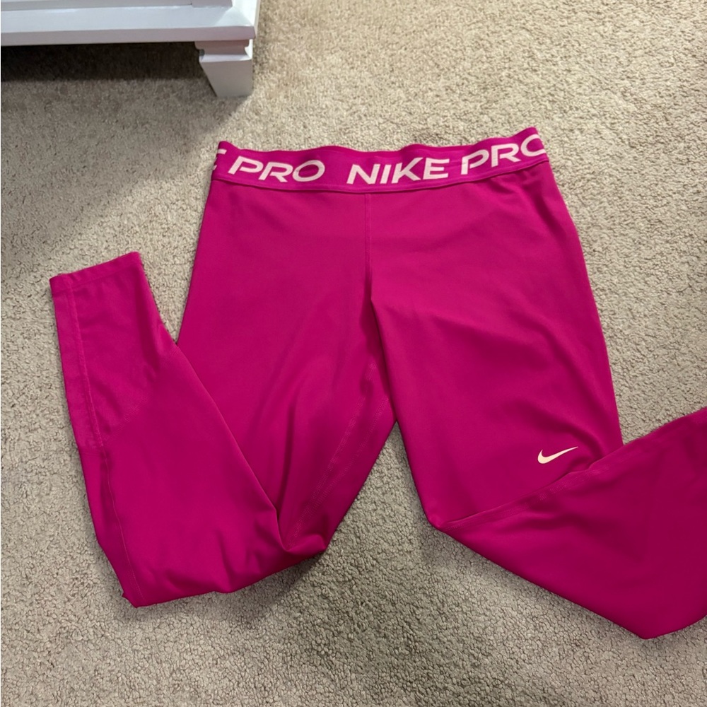 Nike Pro Women’s Pink Leggings